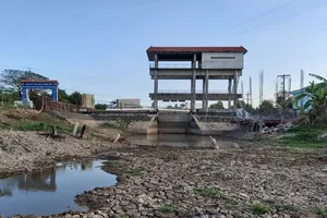 Kênh mương bên trong vùng ngọt hóa huyện Trần Văn Thời bị khô cạn do hạn hán