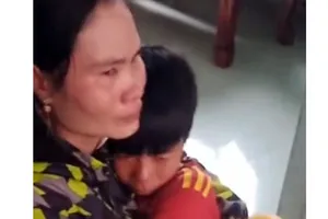 Ba học sinh đạp xe đạp hơn 400km từ Cà Mau đến TPHCM thăm cha mẹ