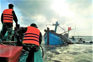Kịp thời cứu hộ tàu cá bị chìm cùng 7 ngư dân