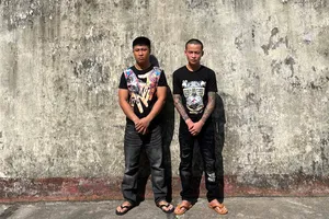 Phan Thái Nguyên và Nguyễn Văn Tuấn bị bắt tạm giam để điều tra về cho vay lãi nặng. Ảnh: HOÀNG DUNG