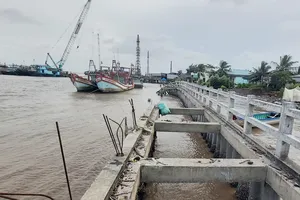 Công trình kè bảo vệ khu dân cư ấp Lưu Hoa Thanh bị sạt lở và hư hỏng nghiêm trọng