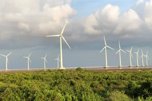 Điện gió là thế mạnh trong phát triển kinh tế - xã hội của tỉnh Bạc Liêu. Ảnh: PHAN THANH CƯỜNG