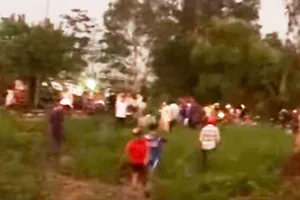 Trắng đêm bơm nước tìm thi thể dưới vuông tôm ở Cà Mau