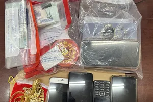 Cà Mau: Bắt nhóm ngư phủ trộm 6,6kg vàng