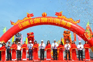 Phó Thủ tướng Lê Minh Khái dự lễ thông xe cầu sông Ông Đốc (Cà Mau)