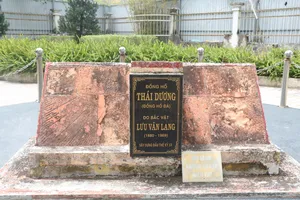 Trùng tu đồng hồ Thái Dương hơn 100 năm tuổi ở Bạc Liêu