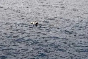 Kịp thời cứu 2 ngư dân trôi dạt trên biển Tây Nam 