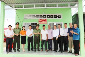 Bộ Công an bàn giao 35 tỷ đồng để Bạc Liêu xây dựng 700 căn nhà cho hộ nghèo, cận nghèo