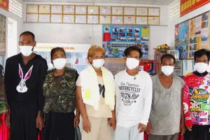 Cà Mau: Kịp thời cứu vớt 8 người nước ngoài trôi dạt trên biển