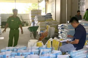 Bạc Liêu: Phát hiện kho làm giả thức ăn tôm hơn 37 tấn