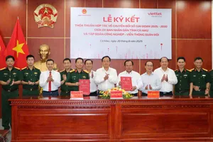 Cà Mau hợp tác với Tập đoàn Viettel phổ cập điện thoại thông minh giá rẻ cho người dân