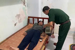 Kịp thời cứu 4 thuyền viên gặp nạn trên biển Cà Mau