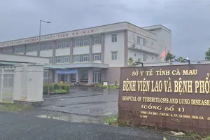 Thu không đủ chi, nhiều cơ sở y tế ở Cà Mau nợ lương, nợ tiền nhà cung cấp thuốc