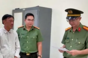 Cà Mau: Khởi tố vợ chồng chủ tàu cá tổ chức cho người khác xuất cảnh trái phép