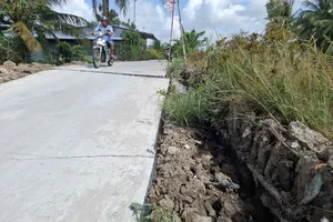 ĐBSCL: Hạn hán làm đường sụp lún, nước mặn xâm nhập nhiều nơi