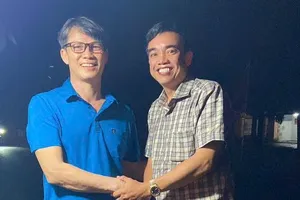 Ông Trần Văn Tâm (trái) khi được tại ngoại. Ảnh: CTV