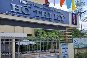 Cà Mau: Một thí sinh Trường THPT Hồ Thị Kỷ sử dụng điện thoại khi thi tốt nghiệp