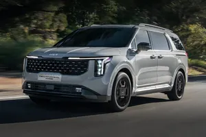 Kia New Carnival Hybrid tạo nên sức hút nhờ khả năng vận hành vượt trội, trang bị tiện ích và công nghệ xanh, an toàn