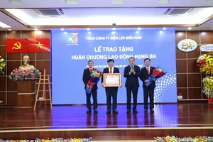 EVNSPC tổ chức đón nhận Huân chương Lao động Hạng Ba vì thành tích xuất sắc trong việc triển khai các dự án cấp điện miền núi, hải đảo và hoàn thành công trình đường dây 220kV Kiên Bình - Phú Quốc