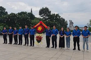 Đoàn Thanh niên EVNSPC dâng hương tưởng niệm tại Nghĩa trang Liệt sĩ TP Hồ Chí Minh