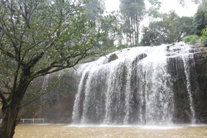 Thác Prenn vẫn giữ được vẻ đẹp thiên nhiên quyến rũ (ẢNH: VĂN PHONG)
