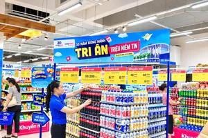 Mua sắm tại các siêu thị được giảm giá mạnh (THUỲ DƯƠNG)