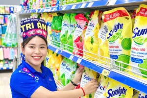 Thành viên HTX Tiêu dùng Co.op được hưởng nhiều quyền lợi khi mua sắm (ẢNH: MINH XUÂN)