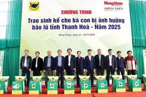 Tổng Giám đốc Ngô Văn Đông trong chuyến đi hỗ trợ nông dân tỉnh Thanh Hóa sau bão lũ