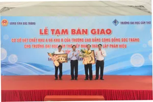 UBND tỉnh Sóc Trăng ký kết tạm bàn giao cơ sở vật chất cho phân hiệu Trường Đại học Cần Thơ