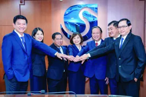 Tập thể lãnh đạo SAWACO đoàn kết, thực hiện nhiệm vụ phát triển hệ thống cấp nước thành phố hiện đại. 