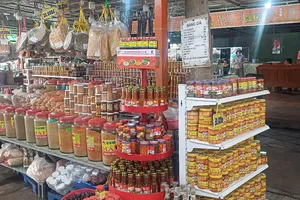 Nhiều sản phẩm muối ớt Tây Ninh được bày bán ở Khu du lịch núi Bà Đen