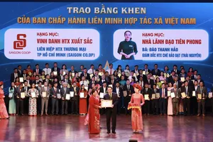 Saigon Co.op nhận bằng khen của Liên minh Hợp tác xã Việt Nam