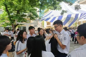 Học sinh lớp 12, Trường THPT chuyên Trần Đại Nghĩa (phường An Khánh, TPHCM)