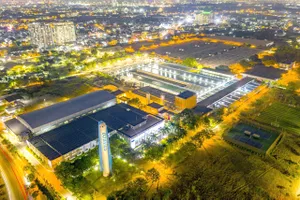 Khuôn viên cụm Nhà máy nước Thủ Đức nhìn từ trên cao về đêm