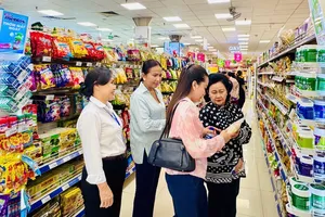 Đoàn đại biểu Campuchia tham quan siêu thị Co.opmart Nguyễn Đình Chiểu