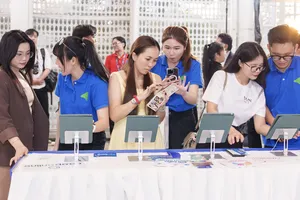 Khách hàng được quy đổi điểm tích lũy thành e-voucher (ẢNH: LINH ANH)