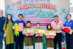 Học sinh nhận giải hội thi Trạng nguyên Sense xanh 2026 tại Sense City đường Phạm Văn Đồng (ẢNH: LAN ANH)
