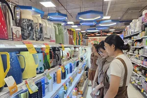 Nhiều sản phẩm mới được đưa lên kệ siêu thị Co.opmart trong tháng 8-2026 (ẢNH: PHƯƠNG LAN)