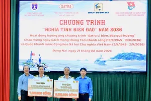 SATRA phối hợp tổ chức chương trình “Nghĩa tình biển đảo” năm 2026, trao quà hỗ trợ cán bộ, chiến sĩ, góp phần lan tỏa các hoạt động vì cộng đồng. (ẢNH HOÀNG HÙNG)