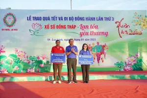 Công ty XSKT Đồng Tháp: Tổ chức đi bộ đồng hành và trao quà Tết “Xổ số Đồng Tháp - Lan tỏa yêu thương” năm 2025