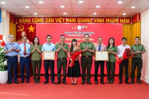 Công ty Yến Sào Khánh Hòa nhận bằng khen của Bộ Công an và UBND tỉnh trong phong trào “Toàn dân bảo vệ an ninh tổ quốc”