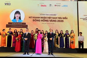 Chủ tịch HĐTV Công ty Yến sào Khánh Hòa nhận danh hiệu “Nữ Doanh nhân Việt Nam tiêu biểu – Bông hồng vàng năm 2025