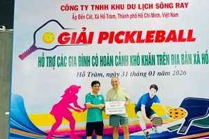 Công ty TNHH khu du lịch Sông Ray hỗ trợ gia đình có hoàn cảnh khó khăn xã Hồ Tràm đón Tết