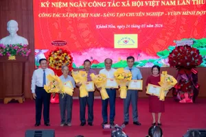 Công ty Yến Sào Khánh Hòa nhận giấy khen của Sở Y tế tỉnh