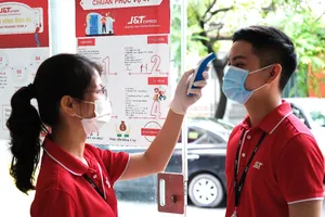 Nhân viên J&T Express thực hiện nghiêm túc quy định phòng, chống dịch