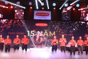 Ban Lãnh đạo cấp cao Dai-ichi Life Việt Nam chào mừng 15 năm thành lập công ty