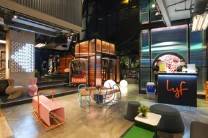  Mô hình Co-working và Co-living đáp ứng xu hướng “Workation” đang bùng nổ trên toàn cầu. Ảnh minh họa: lyf by Ascott tại Singapore