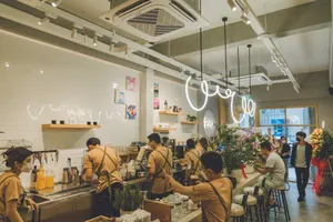 Golden Trust tham gia vào mảng kinh doanh cà phê, bánh ngọt 