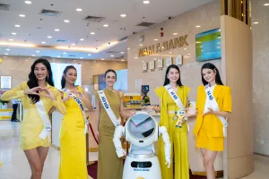 Các người đẹp hào hứng trải nghiệm Robot OPBA
