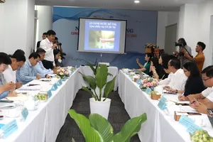 Ông Trần Quang Minh, Tổng Giám đốc SAWACO phát biểu tại hội thảo “Nước với đời sống: Cung ứng, sử dụng và đối phó với thách thức”